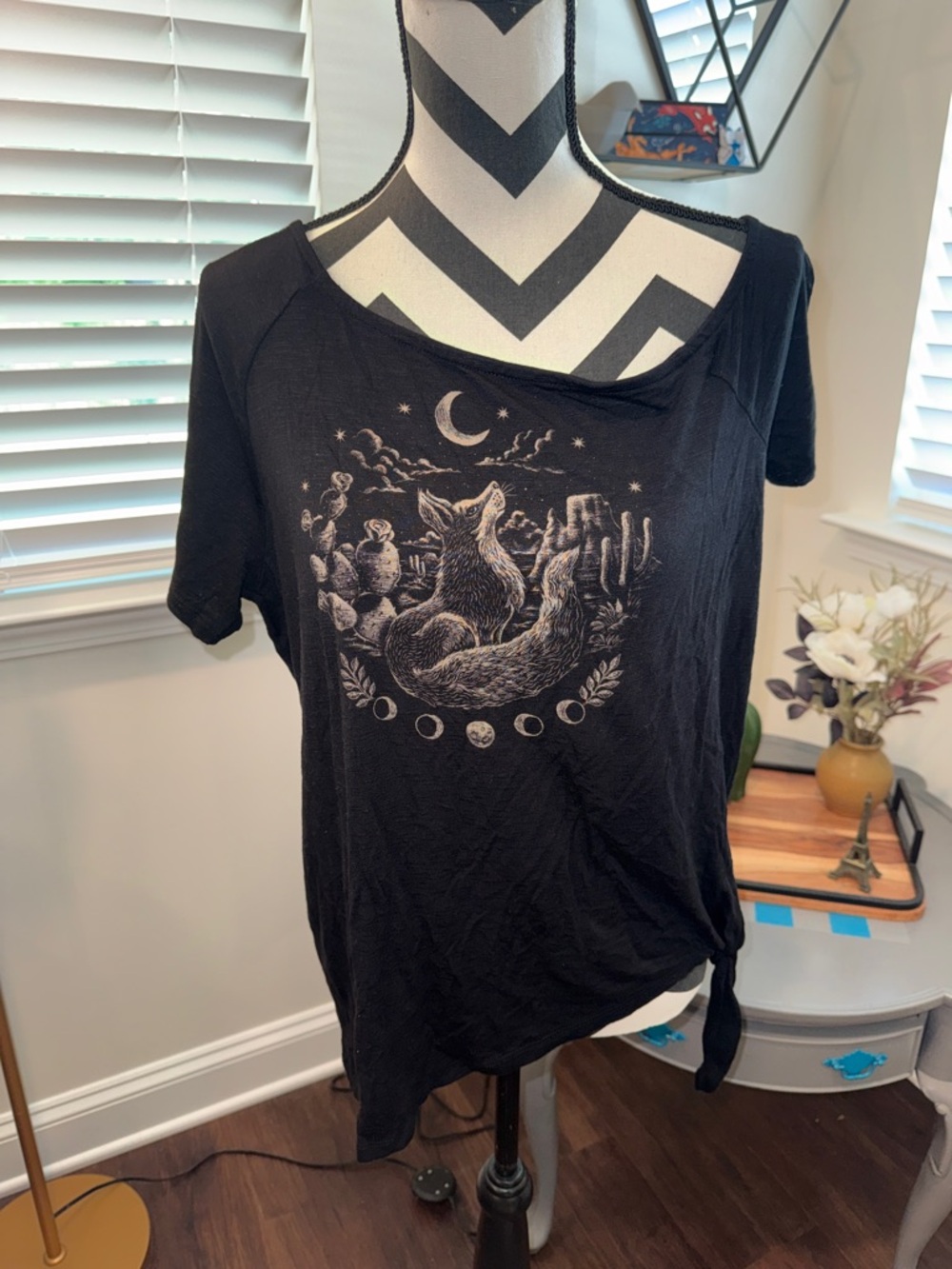 Torrid Super Soft Black Fox Moon Cactus Off Shoulder Side Tie Tee 00 - Picture 4 of 11